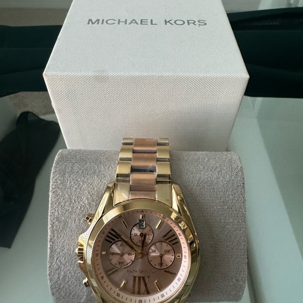 Michael KORS- Gold Stainless Steel Watch with pink center - Picture 2 of 3